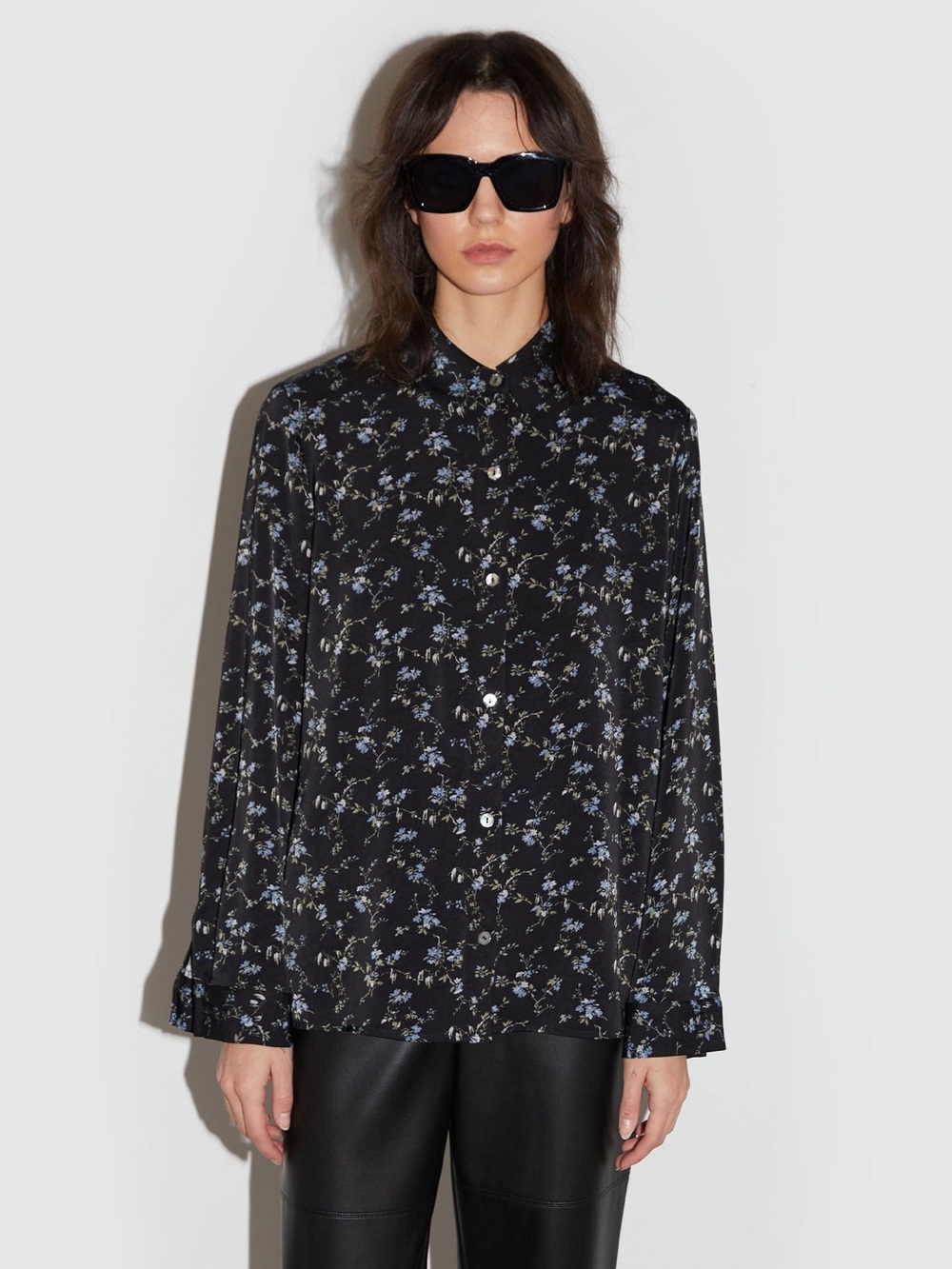 OAK + FORT Satin Button Down Blouse – Black Blue Floral I XS
